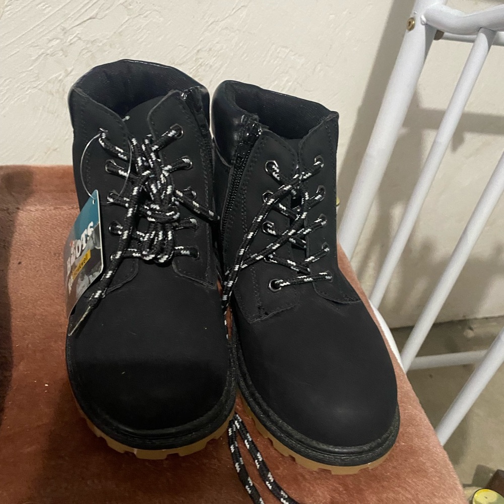 Kids black boots size 3